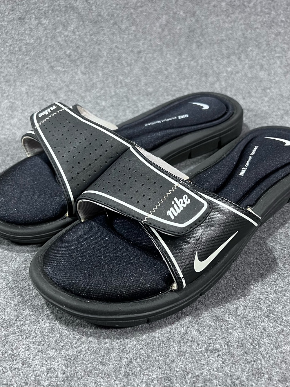Nike Women’s Comfort Footbed Black & White Slides Sandals 360883-011 Size 10